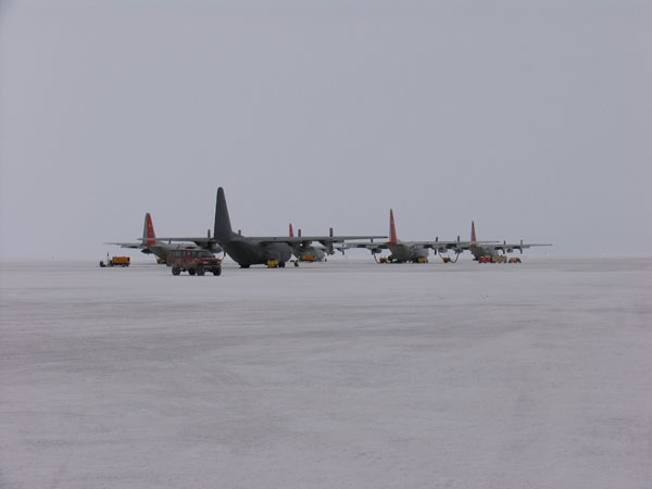 Waiting aircraft, LC-130s